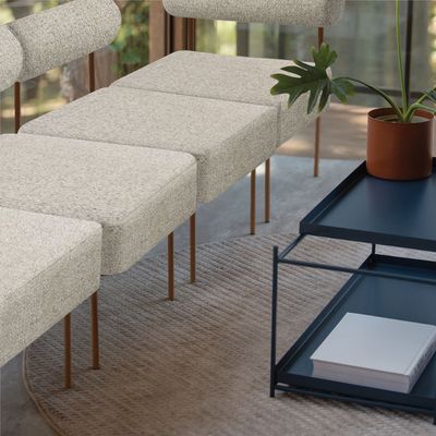 Poltrona-Rolinho-Quadrada-em-Boucle-Natural-e-Base-Marrom