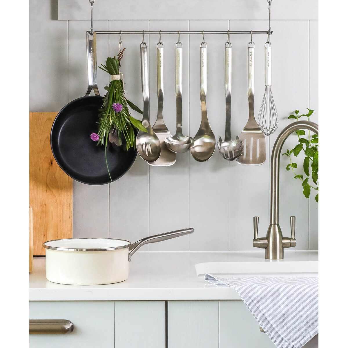 Espátula Perfurada Premium de Aço Inox com Alça KitchenAid - Imagem 8