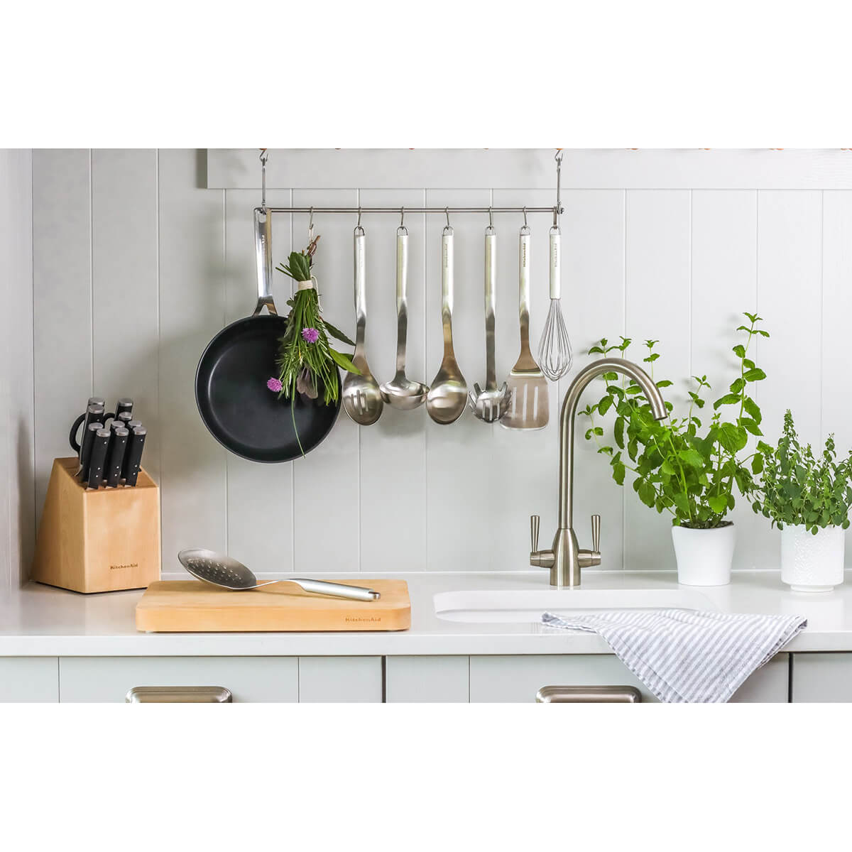 Espátula Perfurada Premium de Aço Inox com Alça KitchenAid - Imagem 9