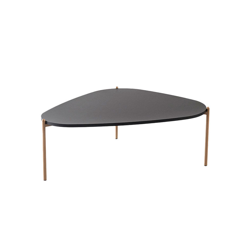 Mesa de Centro Triangular Orgânica Pé em Aço Nero e Dourada 77x70cm