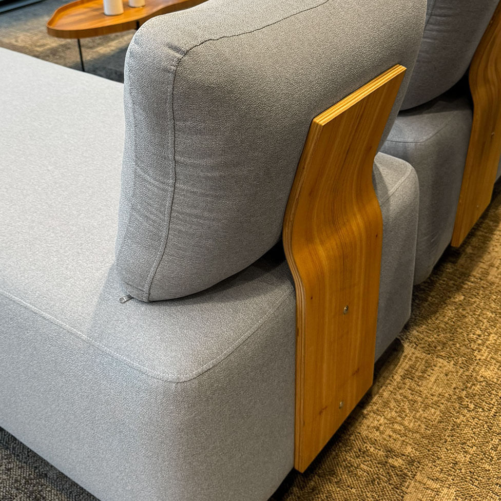 Sofá Living Munique com Chaise em Linho Cinza 2,22m - Imagem 2