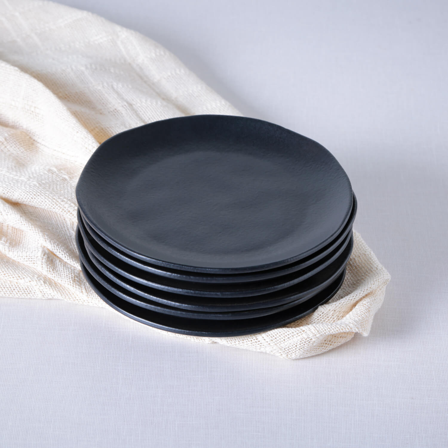 Conjunto com 6 Pratos de Sobremesa Orgânico Preto Matte Ø 19,5 cm - Imagem 2