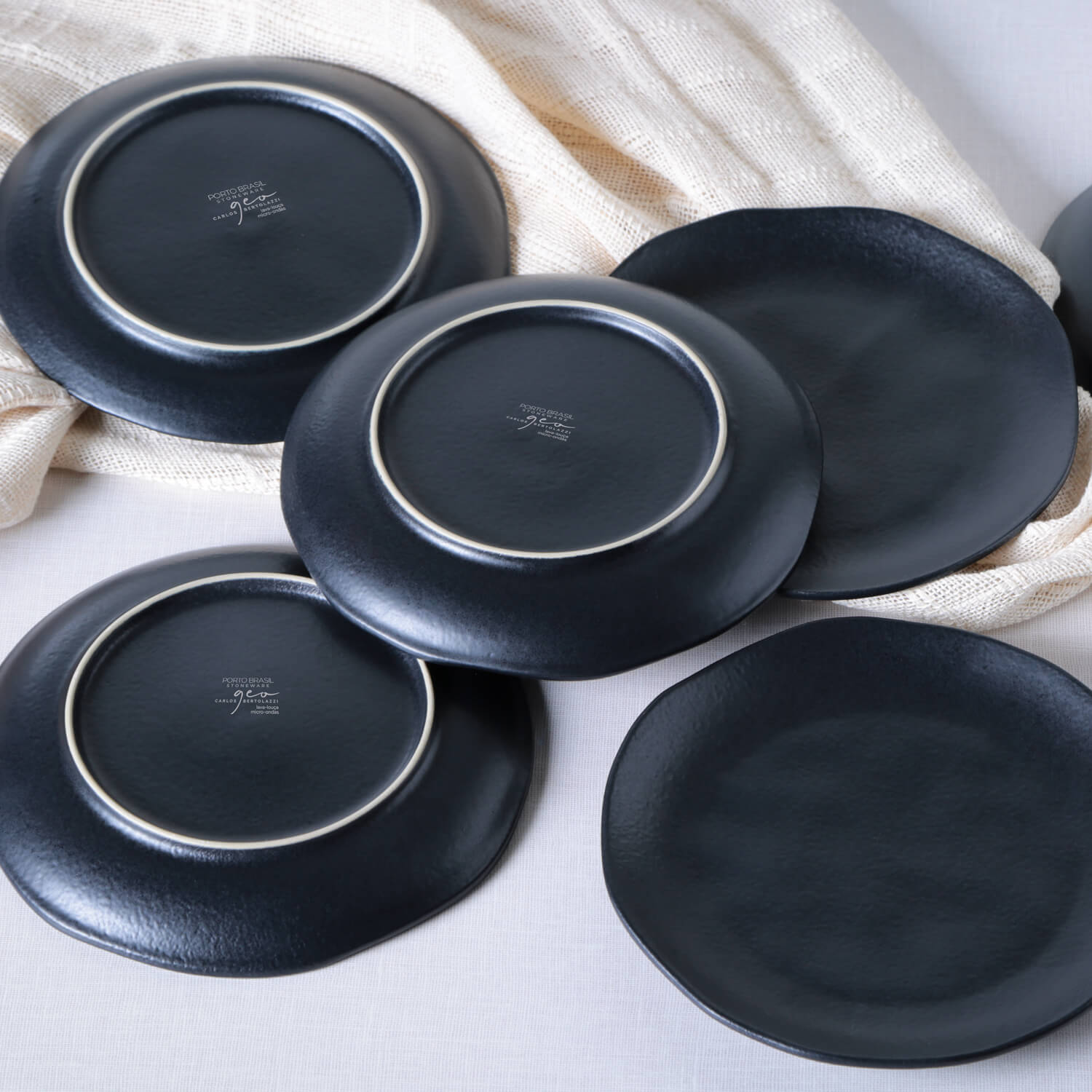 Conjunto com 6 Pratos de Sobremesa Orgânico Preto Matte Ø 19,5 cm - Imagem 3