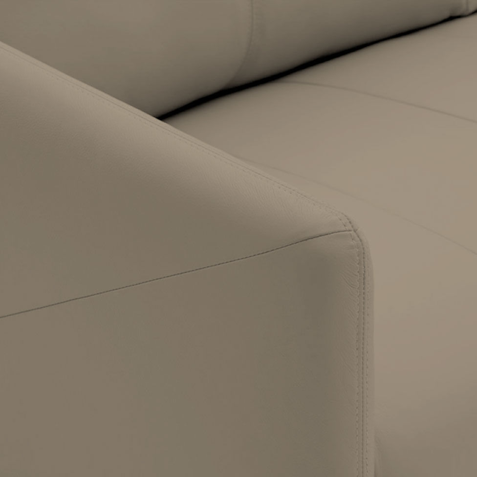 Sofá Santiago em Couro Grano Sandstorm 2,36m - Imagem 4