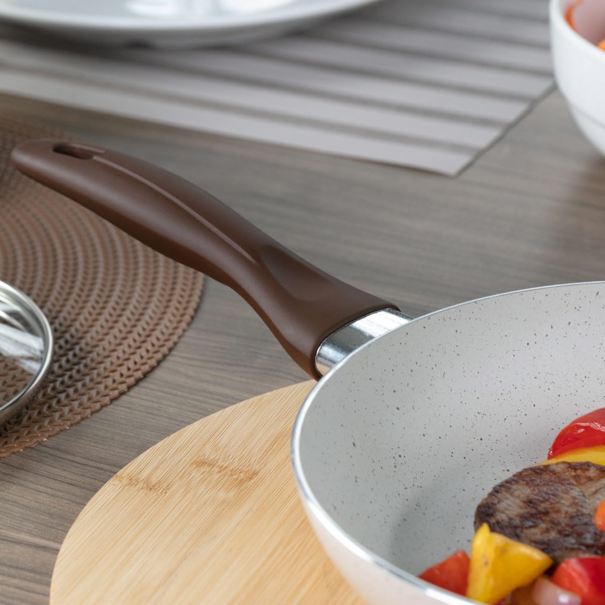 Panela Wok Brinox Ceramic Life Vanilla 28cm | Antiaderente, Indução e Sustentável - Imagem 3